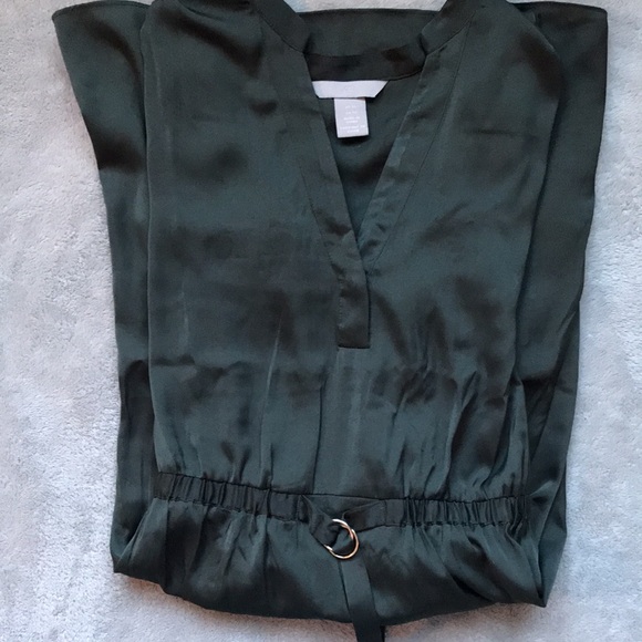 Silk -like long sleeve dress. Form fitting - Picture 3 of 3